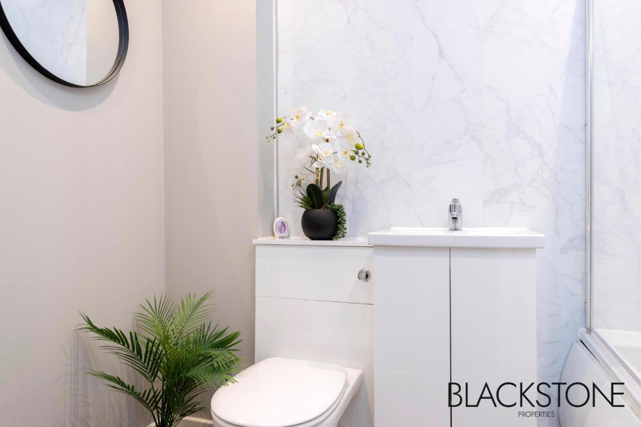 Champagne House - 4 Bed Property Plus 2 Sofa Beds By Bpne Darlington  Eksteriør billede