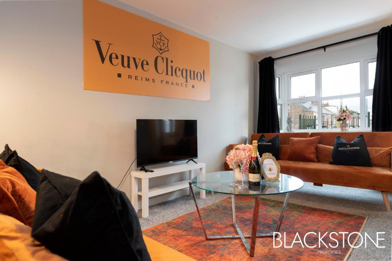 Champagne House - 4 Bed Property Plus 2 Sofa Beds By Bpne Darlington  Eksteriør billede