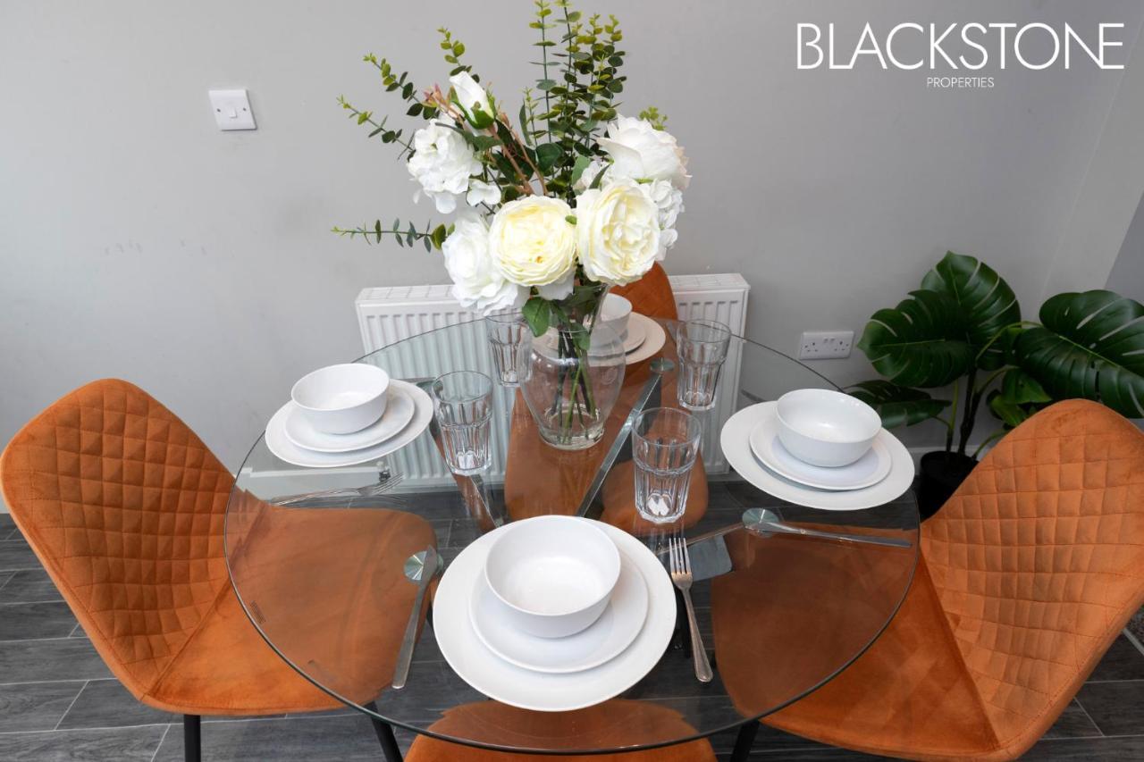 Champagne House - 4 Bed Property Plus 2 Sofa Beds By Bpne Darlington  Eksteriør billede