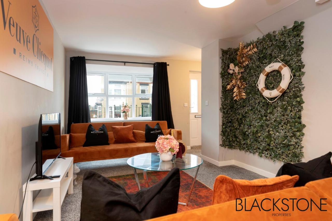 Champagne House - 4 Bed Property Plus 2 Sofa Beds By Bpne Darlington  Eksteriør billede