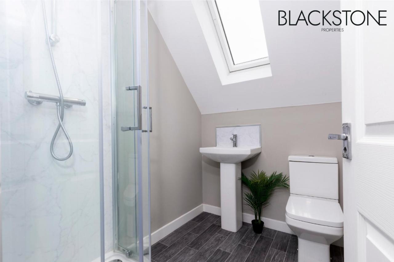 Champagne House - 4 Bed Property Plus 2 Sofa Beds By Bpne Darlington  Eksteriør billede