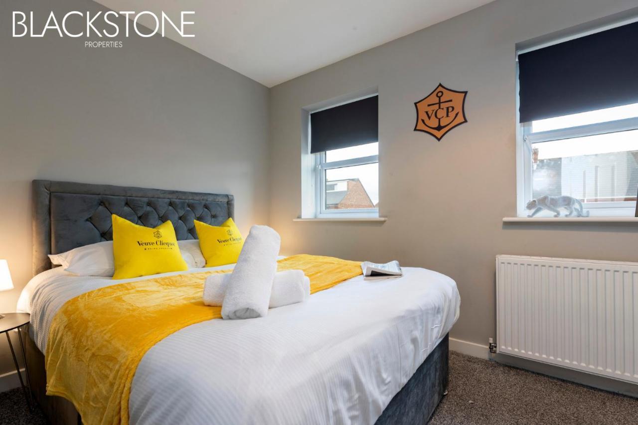 Champagne House - 4 Bed Property Plus 2 Sofa Beds By Bpne Darlington  Eksteriør billede