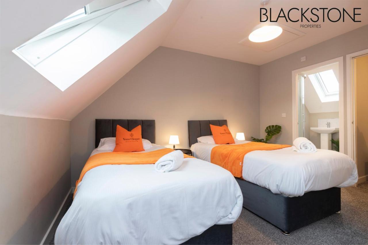 Champagne House - 4 Bed Property Plus 2 Sofa Beds By Bpne Darlington  Eksteriør billede