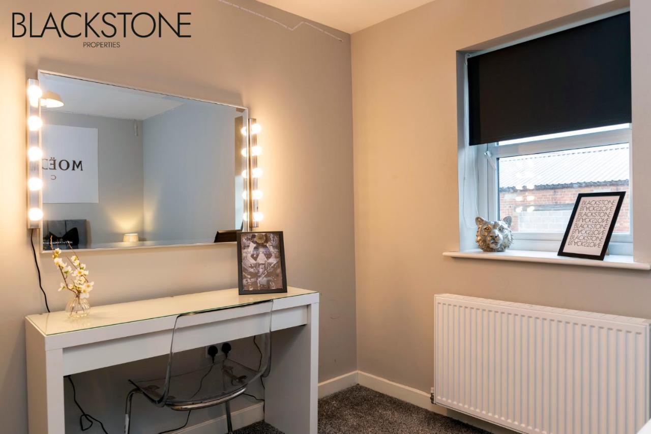 Champagne House - 4 Bed Property Plus 2 Sofa Beds By Bpne Darlington  Eksteriør billede