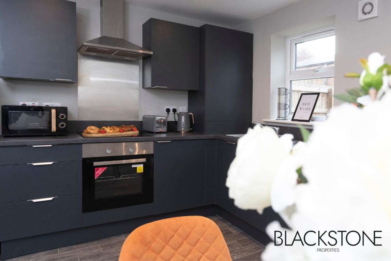 Champagne House - 4 Bed Property Plus 2 Sofa Beds By Bpne Darlington  Eksteriør billede