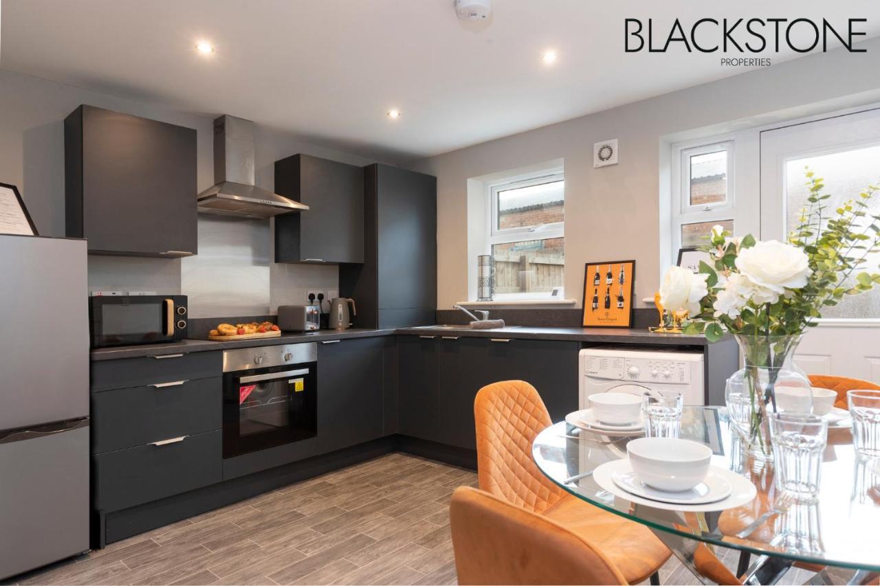 Champagne House - 4 Bed Property Plus 2 Sofa Beds By Bpne Darlington  Eksteriør billede